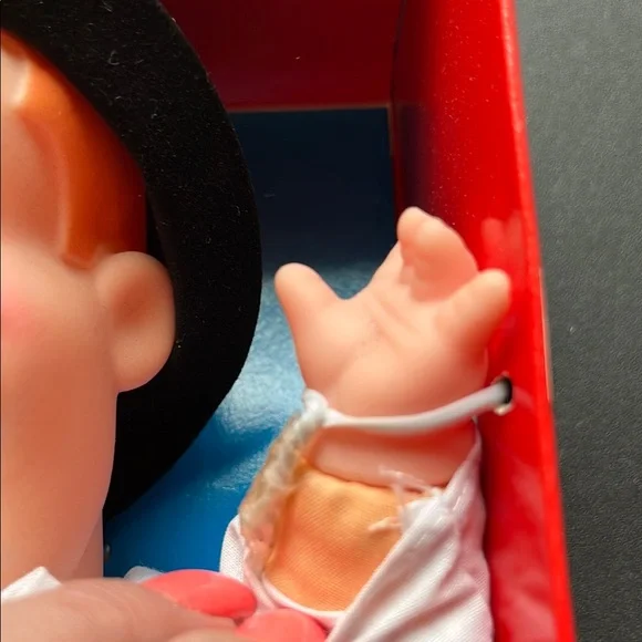 NIB Vintage 1986 E. Goldberger Mr. G Little Old Dollmaker Laurel in Box